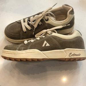 Women's NWOT Colorado Hiking shoes. Tan/cream Aus 9 EU41. Suede excellent cond